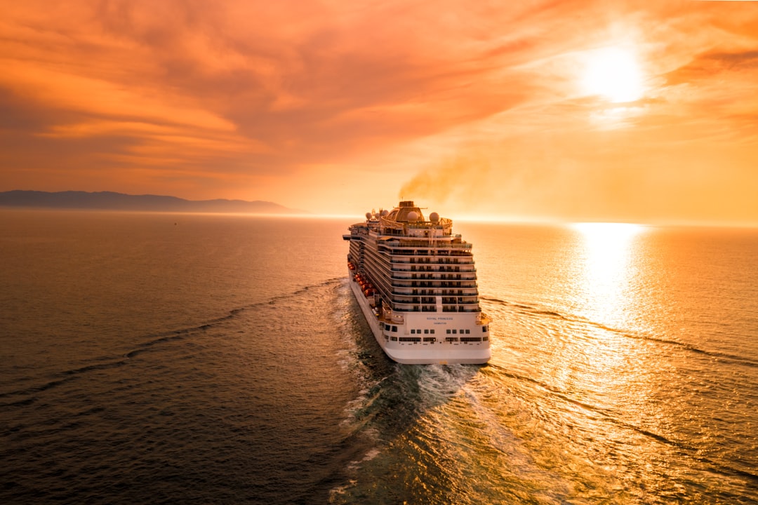 white-cruise-ship-ca4xzm3xabg
